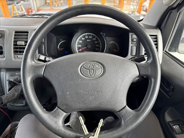 2006 Toyota HIACE — фото 7