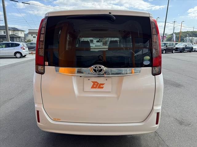 2014 Toyota NOAH — миниатюра 14