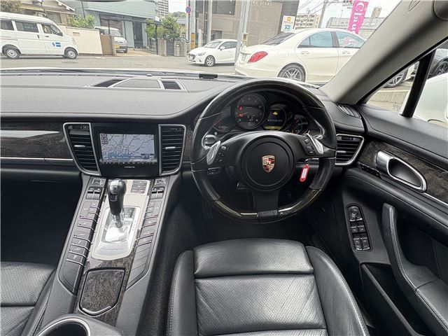 صورة 3 لـ 2011 Porsche PANAMERA