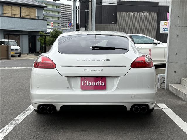 صورة 10 لـ 2011 Porsche PANAMERA