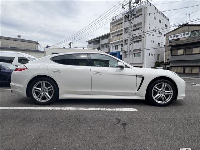 صورة 6 لـ 2011 Porsche PANAMERA