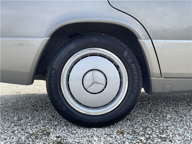 صورة مصغرة 30 لـ 1989 Mercedes-BENZ 190