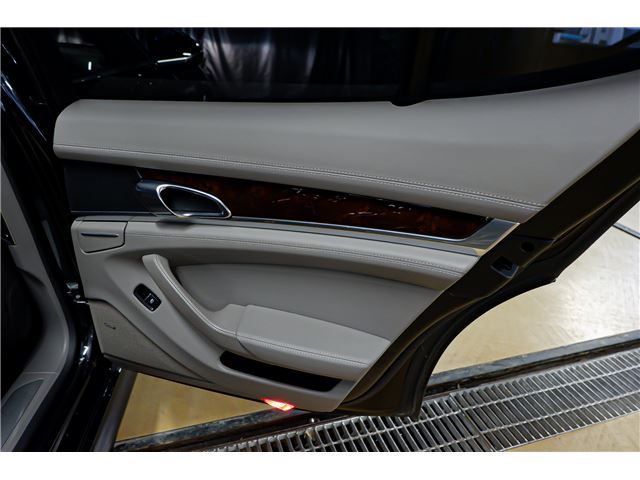 صورة مصغرة 42 لـ 2010 Porsche PANAMERA