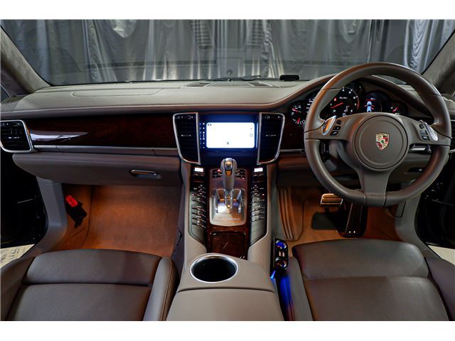 صورة 10 لـ 2010 Porsche PANAMERA