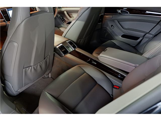 صورة 8 لـ 2010 Porsche PANAMERA