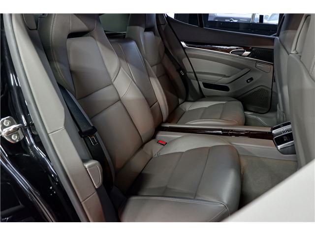 صورة 6 لـ 2010 Porsche PANAMERA