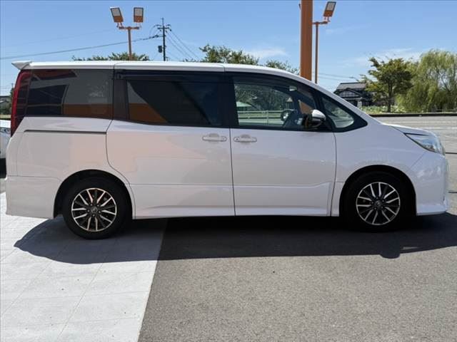 2014 Toyota NOAH 缩略图 12