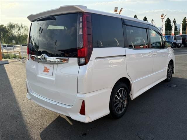 2014 Toyota NOAH 缩略图 13