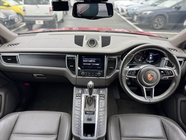 2016 Porsche MACAN photo 2
