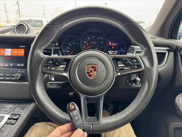 2016 Porsche MACAN photo 7