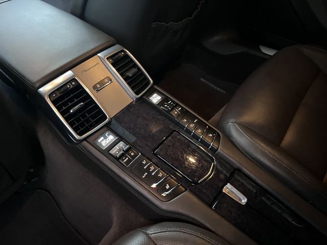 صورة مصغرة 31 لـ 2015 Porsche PANAMERA
