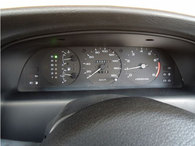 1990 Nissan PRIMERA 照片 9