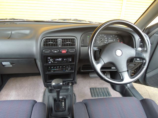 1990 Nissan PRIMERA 照片 8