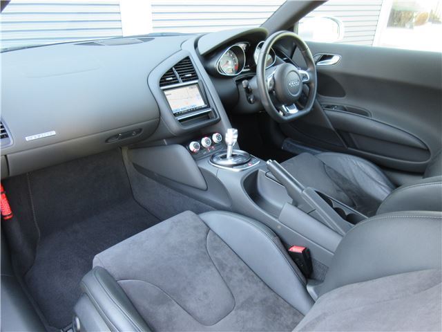 2012 AUDI R8 — миниатюра 17