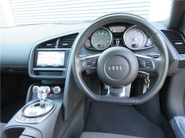 2012 AUDI R8 — миниатюра 19