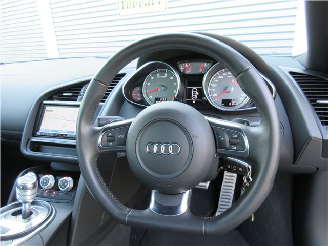 2012 AUDI R8 — миниатюра 20