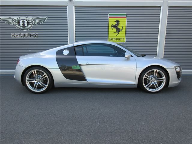 صورة 10 لـ 2012 AUDI R8