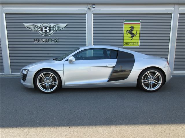 صورة 9 لـ 2012 AUDI R8
