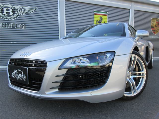 صورة 6 لـ 2012 AUDI R8