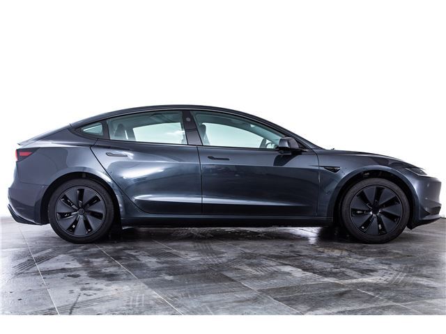 صورة 10 لـ 2024 Tesla MODEL 3
