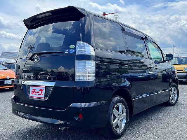 2005 Toyota VOXY — фото 3