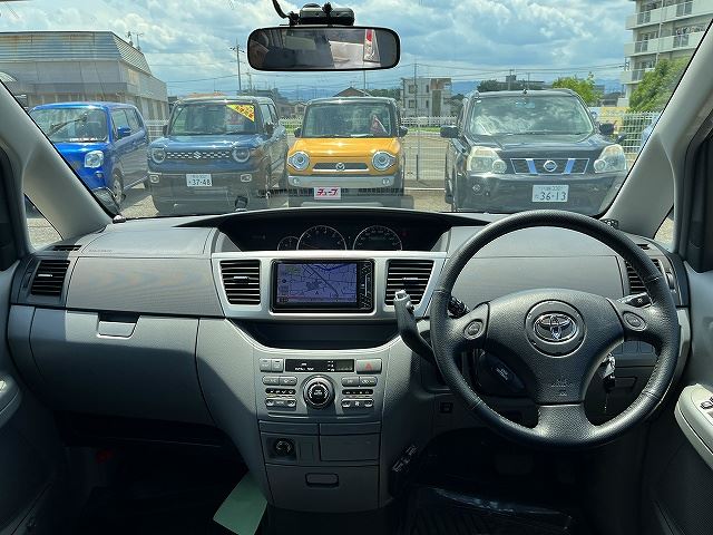 2005 Toyota VOXY — фото 2