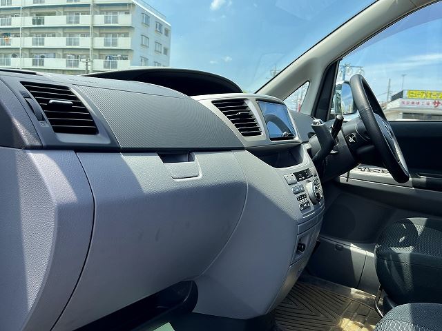 2005 Toyota VOXY — миниатюра 19