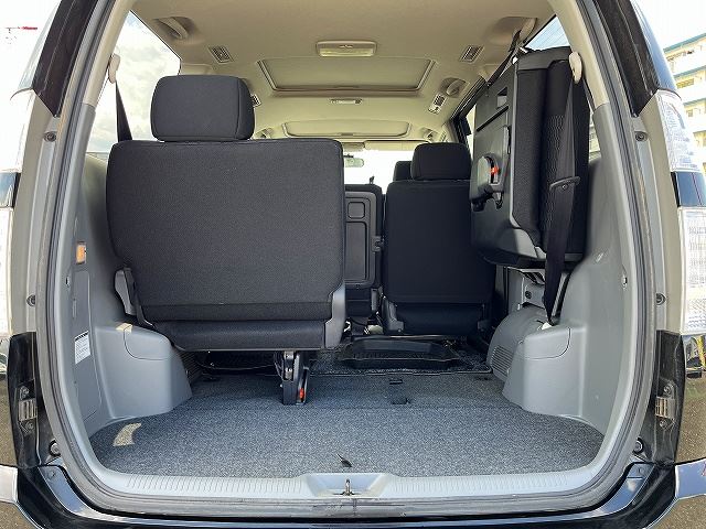 2005 Toyota VOXY — миниатюра 22