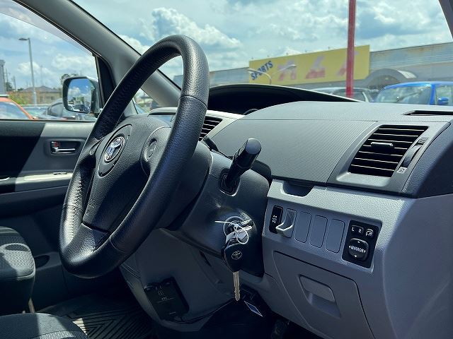 2005 Toyota VOXY — фото 4
