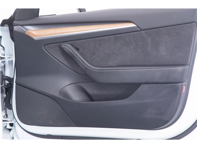 صورة مصغرة 64 لـ 2021 Tesla MODEL 3