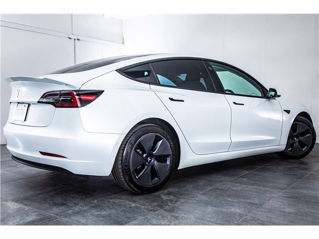 صورة 10 لـ 2021 Tesla MODEL 3