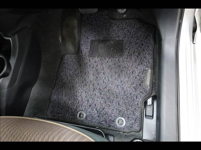 صورة 10 لـ 2012 Toyota AQUA