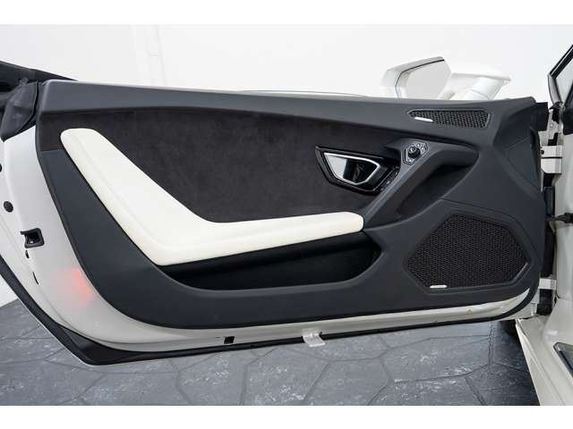 صورة مصغرة 38 لـ 2016 Lamborghini HURACAN SPYDER