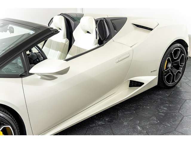 صورة 10 لـ 2016 Lamborghini HURACAN SPYDER