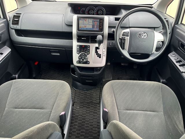 2010 Toyota VOXY 照片 2