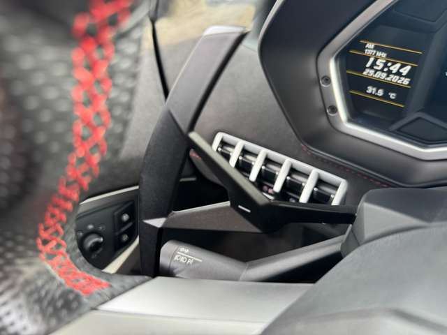 صورة 10 لـ 2015 Lamborghini AVENTADOR ROADSTER