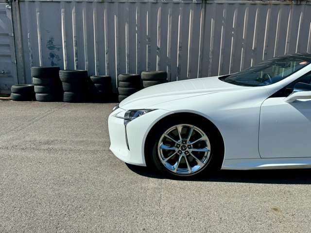 2017 Lexus LC — миниатюра 14