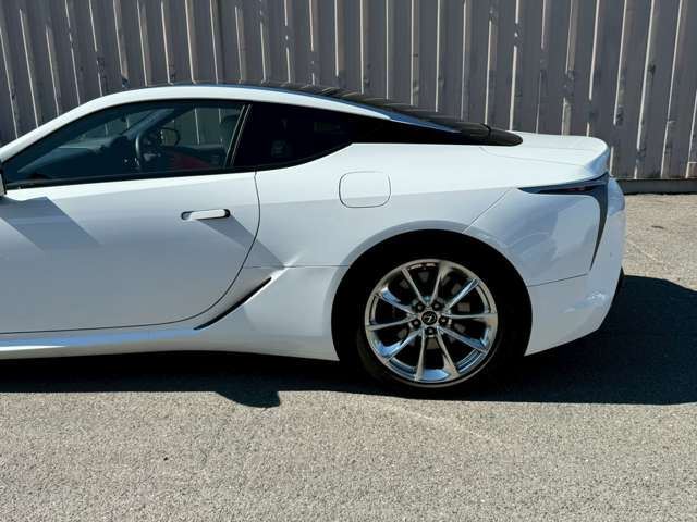 2017 Lexus LC — миниатюра 16