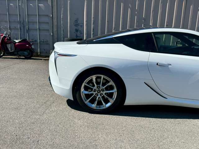 2017 Lexus LC — миниатюра 23