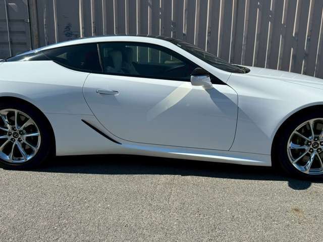 2017 Lexus LC — миниатюра 24