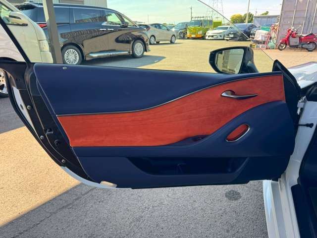 2017 Lexus LC — миниатюра 51