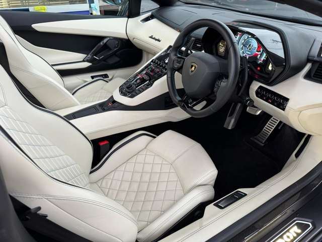 صورة 7 لـ 2019 Lamborghini AVENTADOR ROADSTER