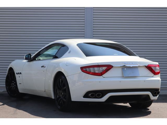 2012 Maserati GRAN TURISMO photo 3