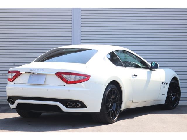 2012 Maserati GRAN TURISMO photo 4