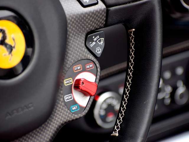 صورة مصغرة 57 لـ 2019 Ferrari 458 SPIDER