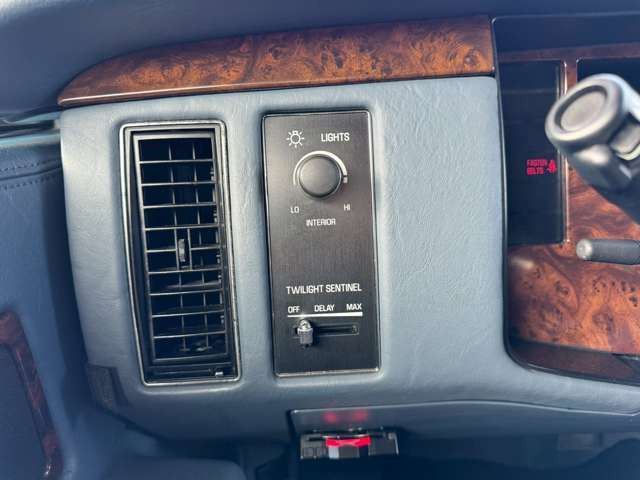 1994 Cadillac FLEETWOOD — миниатюра 47
