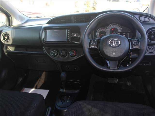 2017 Toyota VITZ 照片 3