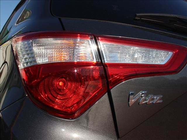 2017 Toyota VITZ 照片 9