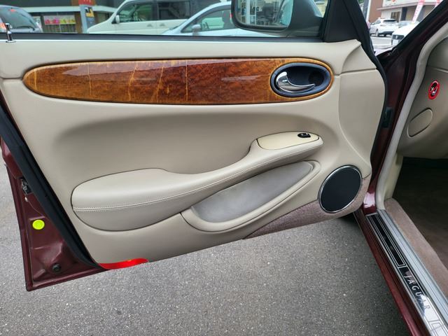 صورة مصغرة 29 لـ 1999 Jaguar XJ