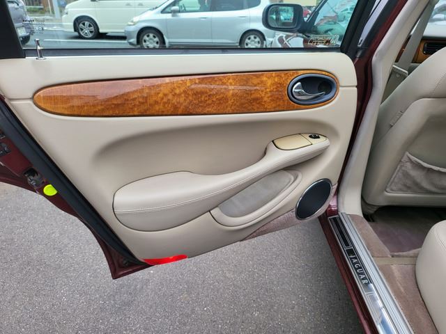 صورة مصغرة 30 لـ 1999 Jaguar XJ
